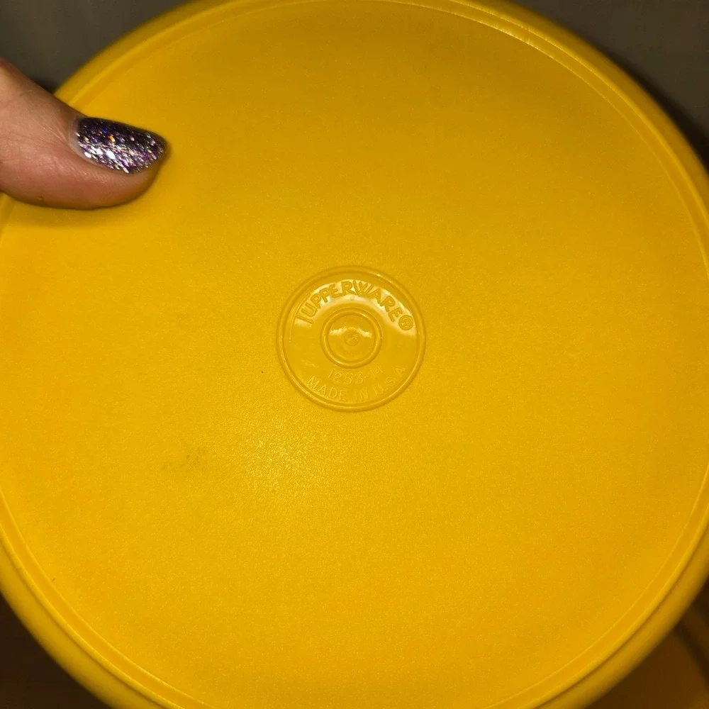 Vintage Tupperware‎ 1207 Yellow Bowl Container with Lid